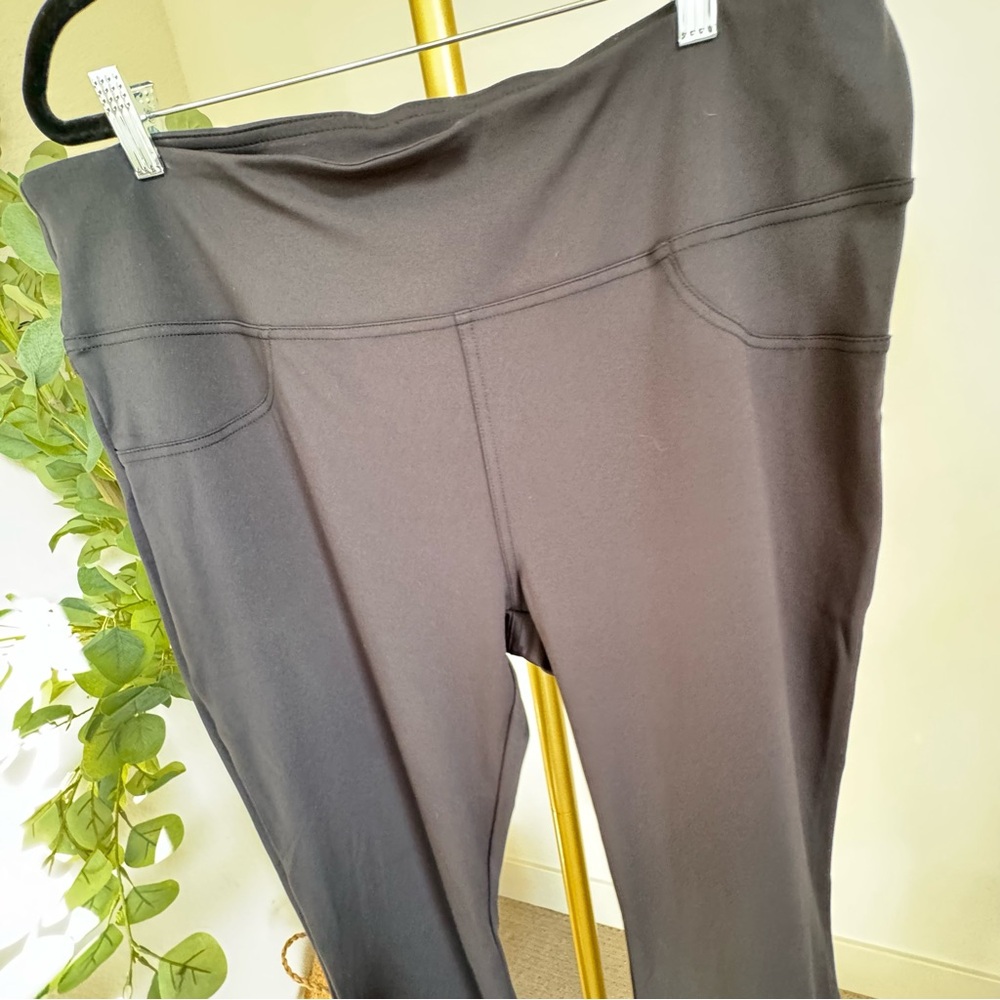 Halara pull on Flare pants. Size Large (tall) - Picture 7 of 9